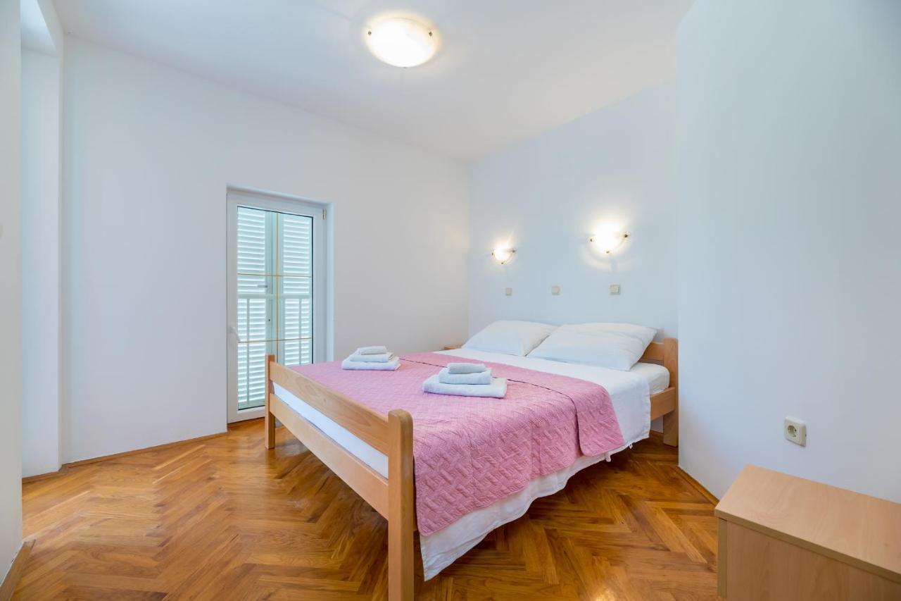 Apartments Melania & Antonia Baska  Bagian luar foto