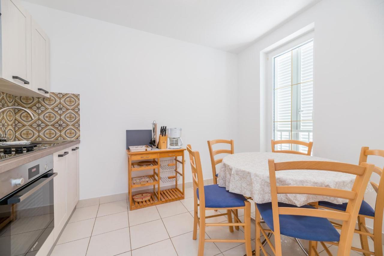 Apartments Melania & Antonia Baska  Bagian luar foto