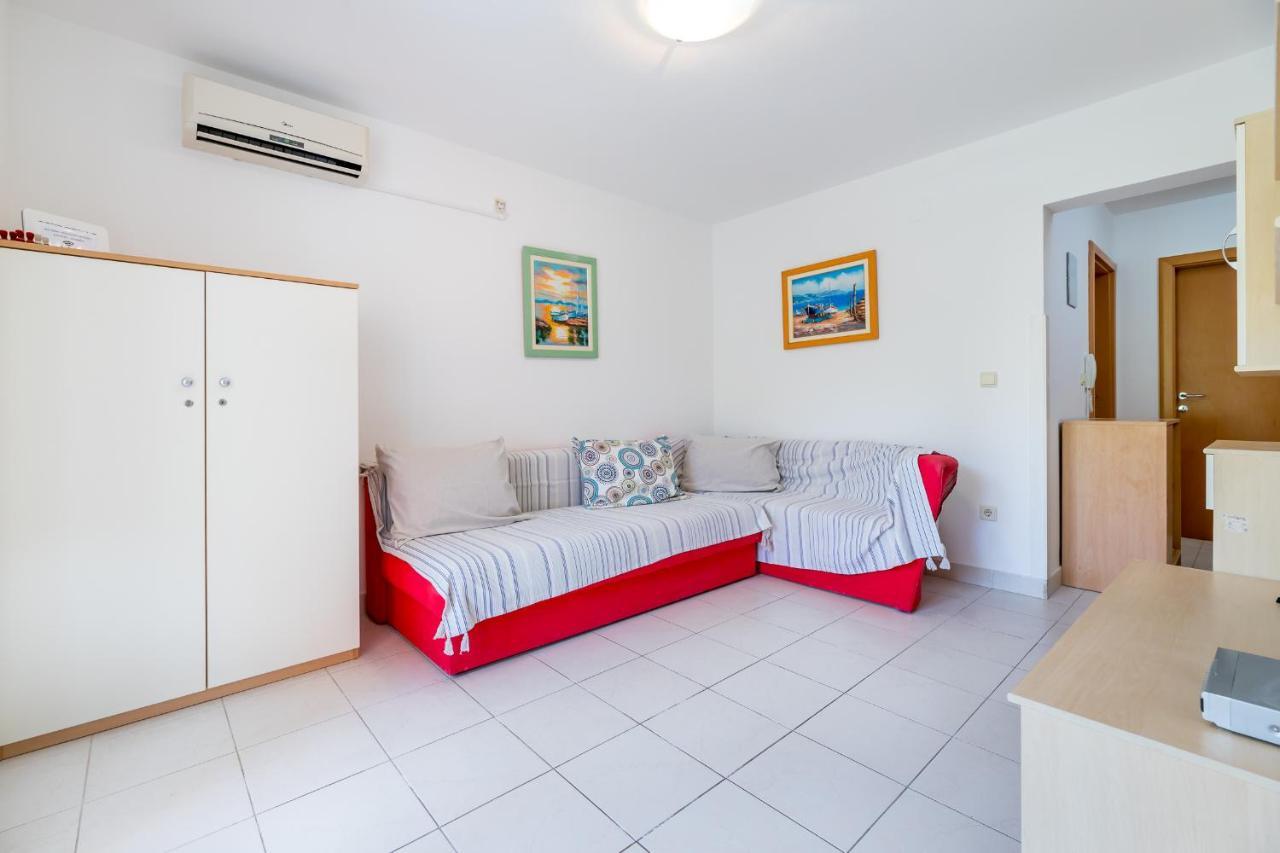 Apartments Melania & Antonia Baska  Bagian luar foto