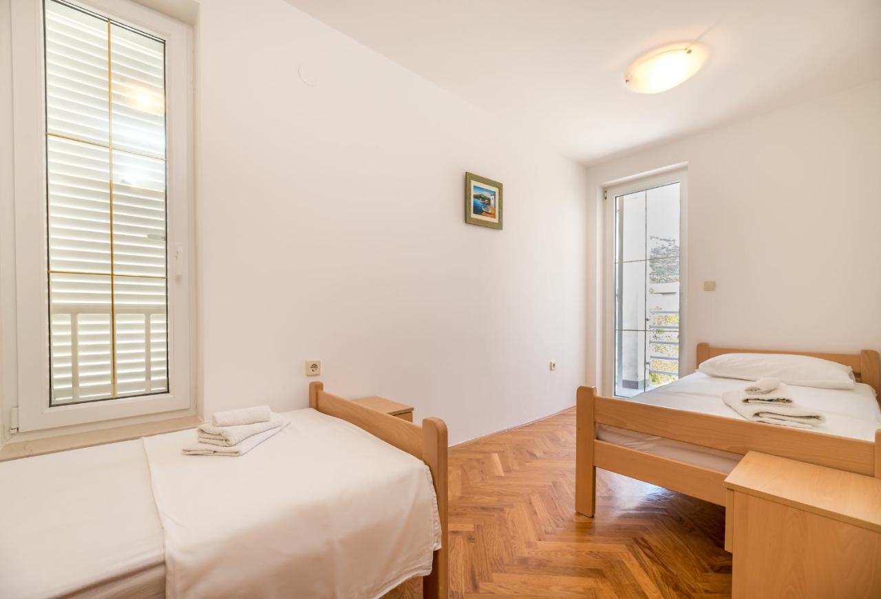 Apartments Melania & Antonia Baska  Bagian luar foto