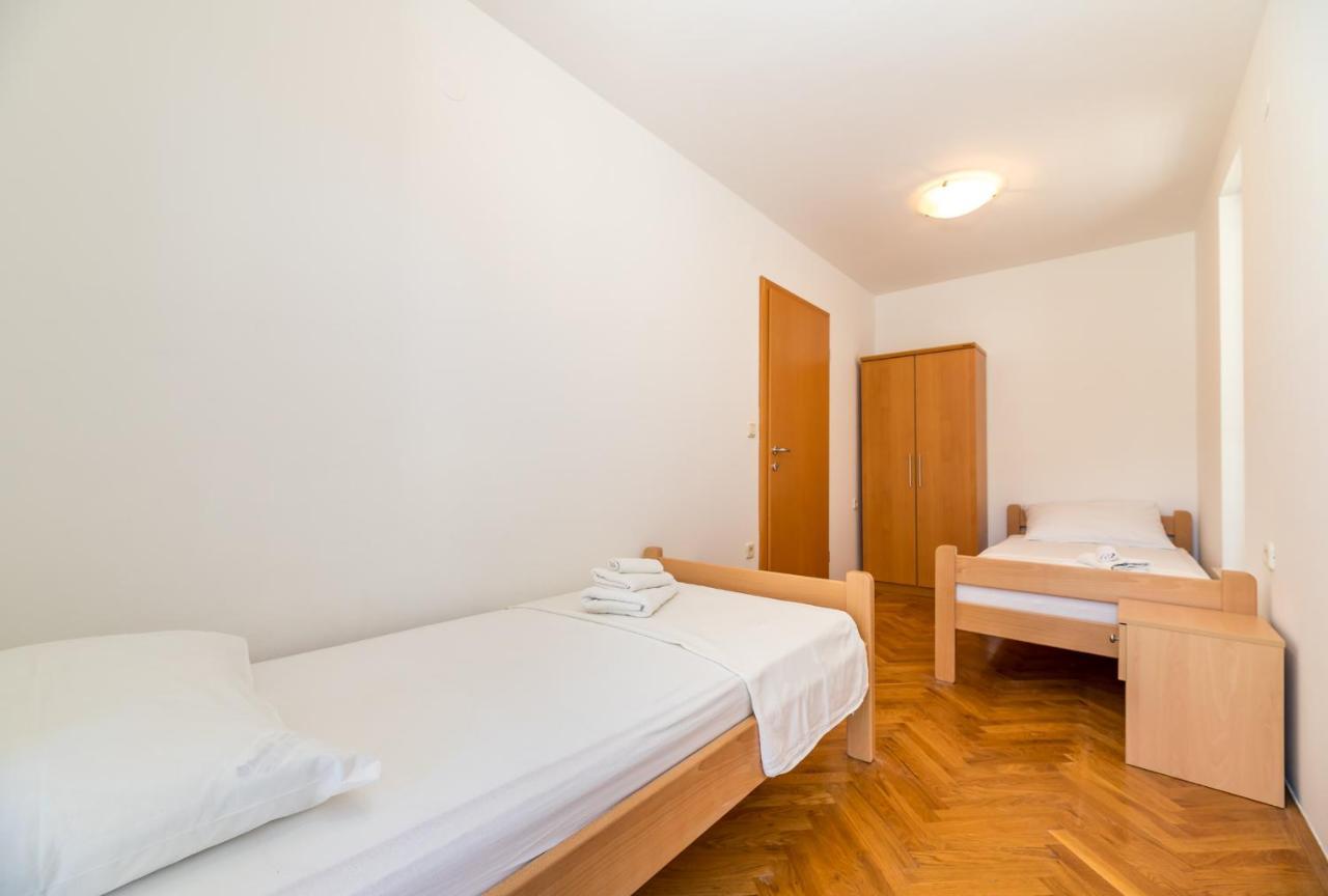 Apartments Melania & Antonia Baska  Bagian luar foto