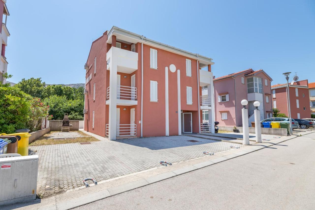 Apartments Melania & Antonia Baska  Bagian luar foto
