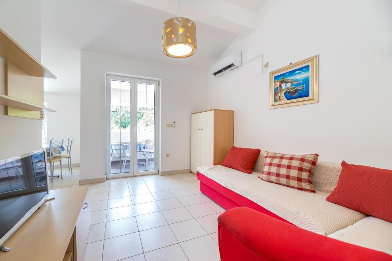 Apartments Melania & Antonia Baska  Bagian luar foto
