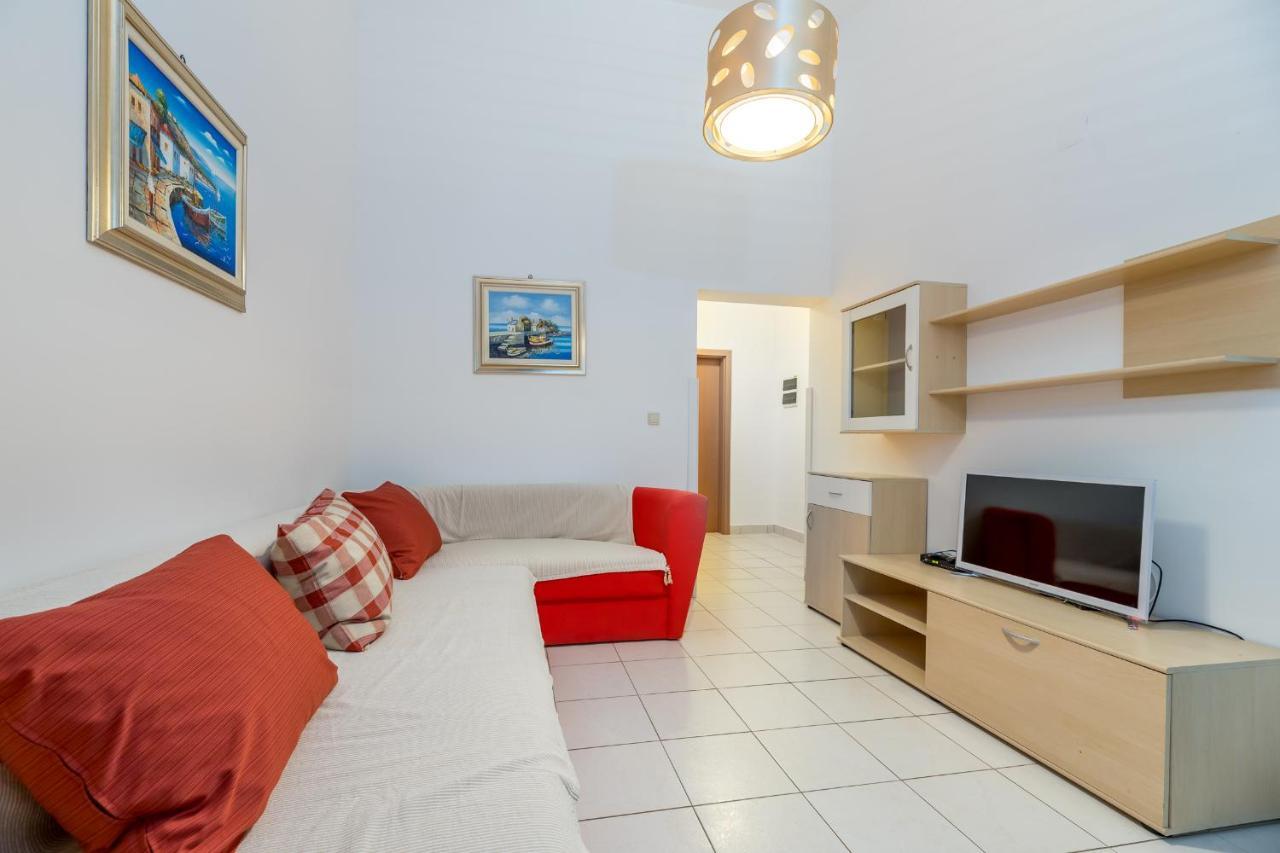Apartments Melania & Antonia Baska  Bagian luar foto