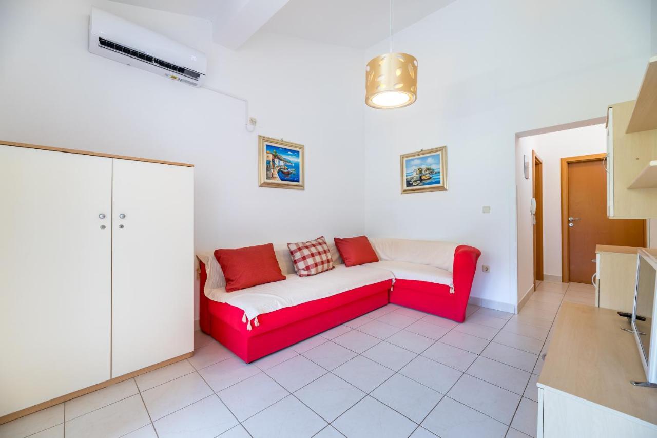 Apartments Melania & Antonia Baska  Bagian luar foto